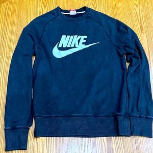 Nike Black Sweatshirt, gently worn, lightweight and super comfy!!